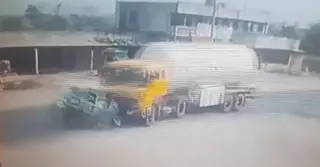 কুষ্টিয়ায় নিয়ন্ত্রণ হারিয়ে গ্যাসবাহী লরির সঙ্গে সিএনজির ধাক্কা,  নিহত ৫